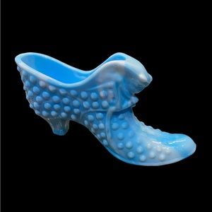 Beautiful Vintage Fenton blue art slag glass cat shoe. Excellent condition